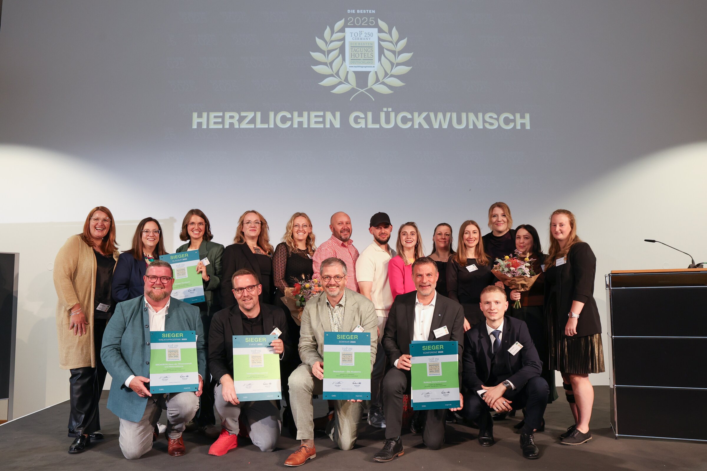 Team der Akademie Westerham bei der Preisverleihung der besten Tagungshotels Deutschlands 2025
