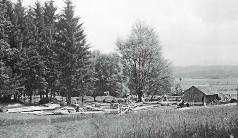 Historische Schwarz-Weiß-Aufnahme von Westerham mit Wiesen, Bäumen und Gebäuden – frühe Darstellung des Ortes als Erholungsstätte im bayerischen Voralpenland