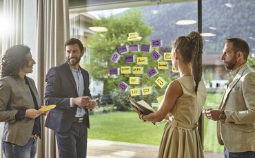 Workshop-Situation mit Teilnehmenden bei der IHK-Weiterbildung Schiedsrichter/-in für Wirtschaftsstreitigkeiten – professionelle Konfliktlösung und Mediation.