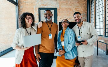 Vertriebsteams stärken in der Weiterbildung ihre Verkaufsstrategien für nachhaltige Kundengewinnung und Umsatzsteigerung.