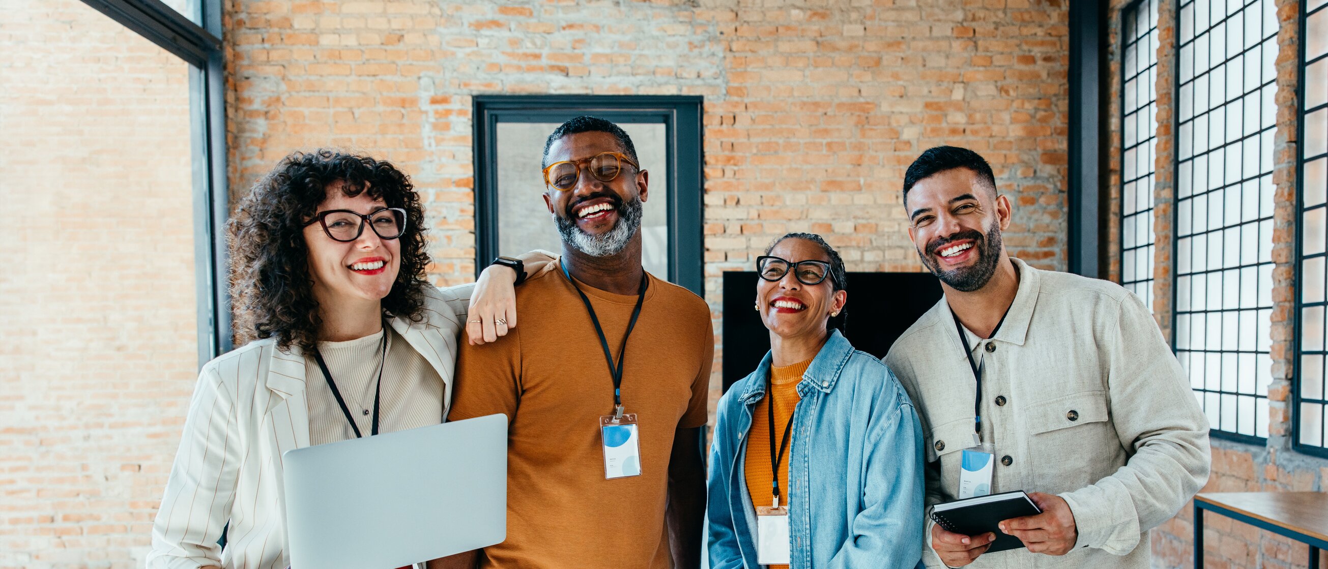 Online-Marketing-Team freut sich über erfolgreiche Projekte und Weiterbildung im Bereich digitale Sichtbarkeit und Kommunikation.