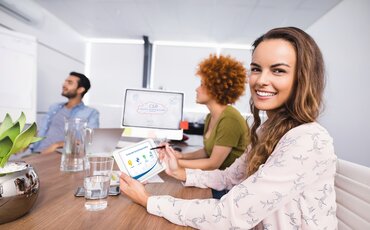 Teilnehmende des Programms Westerhamer Sustainability Transformation Manager/-in IHK in einer modernen Büroumgebung