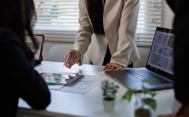 Weiterbildung im Umwelt- und Energiemanagement – Analyse von Kennzahlen und Nachhaltigkeitsstrategien