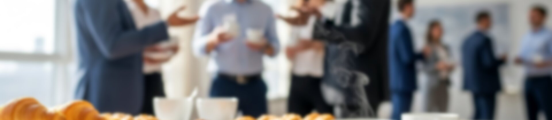 Ausbilderfrühstück in Ingolstadt: Fachlicher Austausch und Networking bei Kaffee, Gebäck und Snacks.