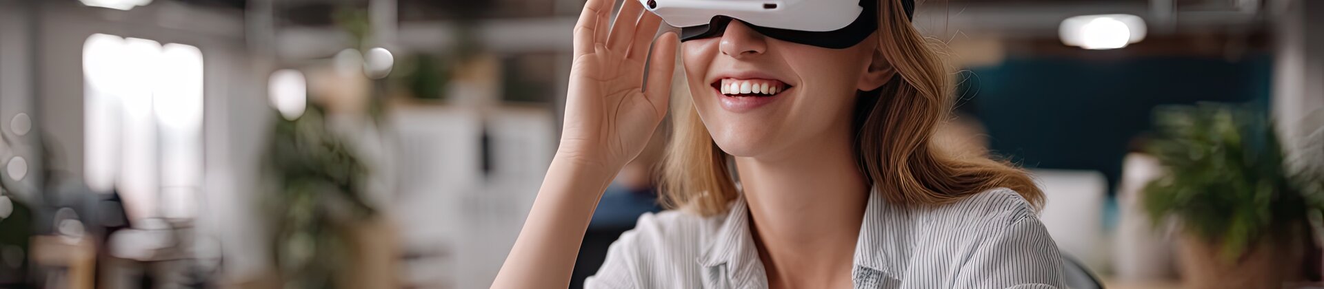 XR Manager IHK Weiterbildung: Person erlebt Virtual Reality und erweiterte Realität im modernen Arbeitsumfeld.
