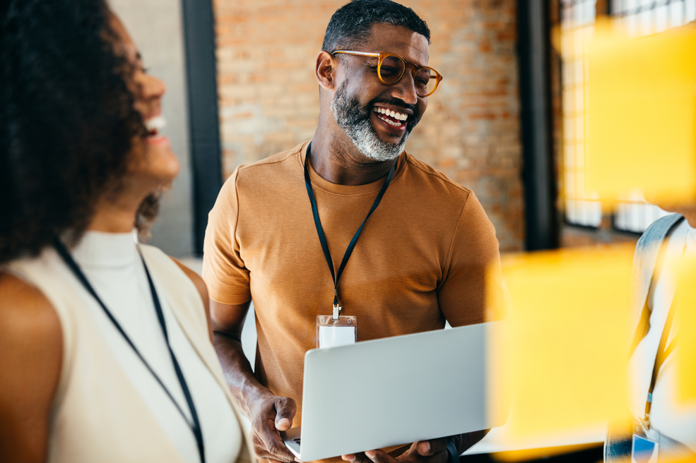 Mitarbeitende entwickeln digitale Strategien im Workshop zur erfolgreichen digitalen Transformation und Unternehmensentwicklung