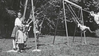 Westerham Historie: Schaukeln im Garten